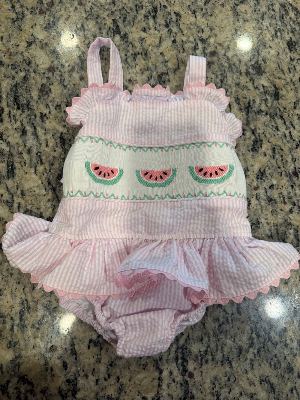Seersucker Slices Smocked One Piece, Pink
Stitchy fish 6m